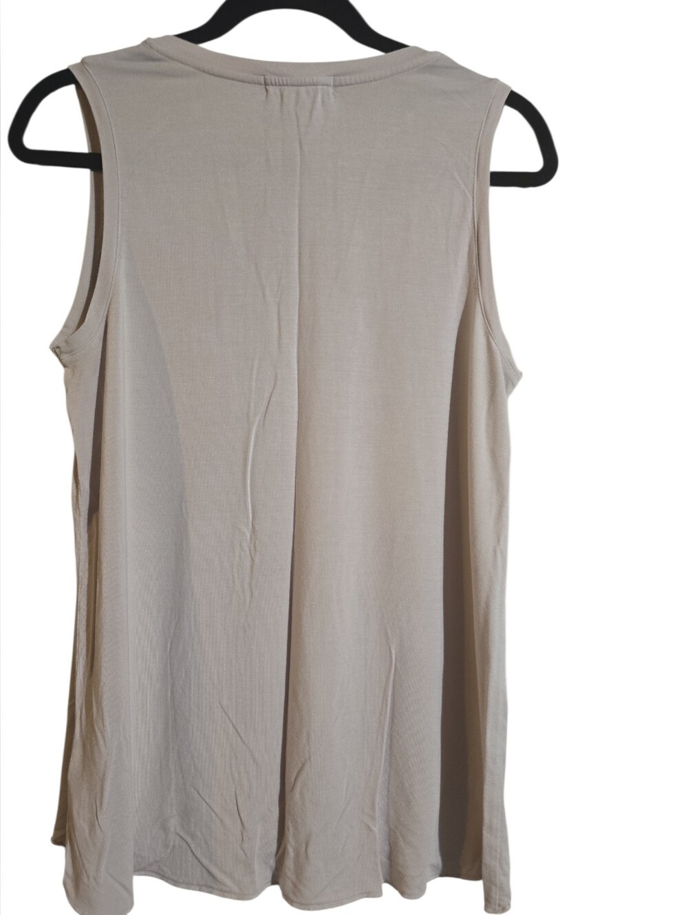 #138. Barefoot Dreams Luxe Milk Pajama Henley Tank Top. - Picture 3 of 6